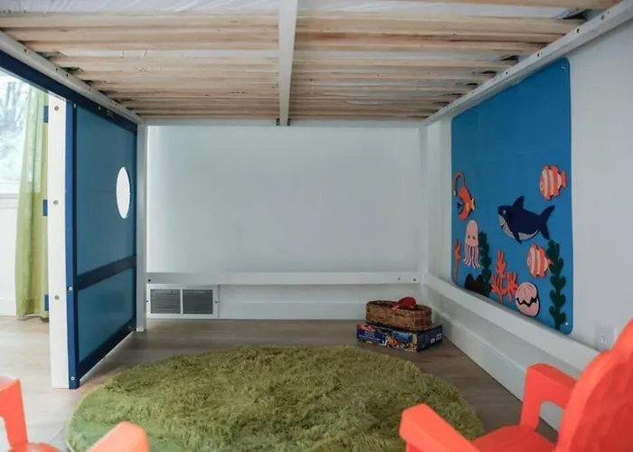 The Playmakers Funhouse-Hof Village